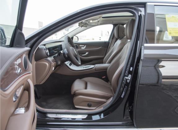 奔驰E级 2023款 E 260 L 4MATIC 车厢座椅   前排空间