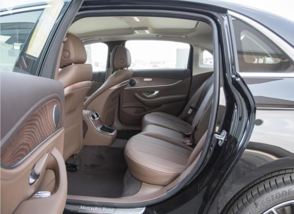 奔驰E级 2023款 E 260 L 4MATIC 车厢座椅   后排空间