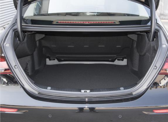 奔驰E级 2023款 E 260 L 4MATIC 车厢座椅   后备厢