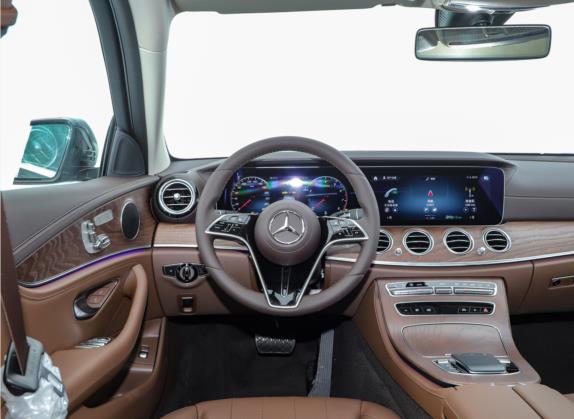 奔驰E级 2023款 E 300 L 时尚型 中控类   驾驶位
