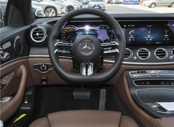 奔驰E级 2023款 E 300 L 运动时尚型 中控类   驾驶位