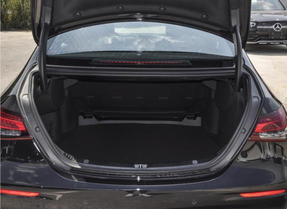 奔驰E级 2023款 E 300 L 运动时尚型 车厢座椅   后备厢