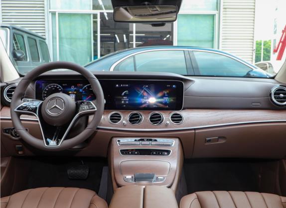 奔驰E级 2023款 E 300 L 尊贵型 中控类   中控台