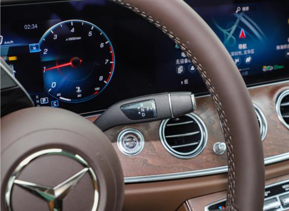 奔驰E级 2023款 E 300 L 尊贵型 中控类   挡把