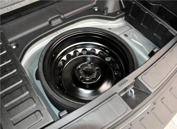 奔驰GLK级 2012款 GLK 300 4MATIC 动感型 其他细节类   备胎