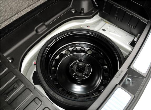 奔驰GLK级 2012款 GLK 300 4MATIC 时尚型 其他细节类   备胎