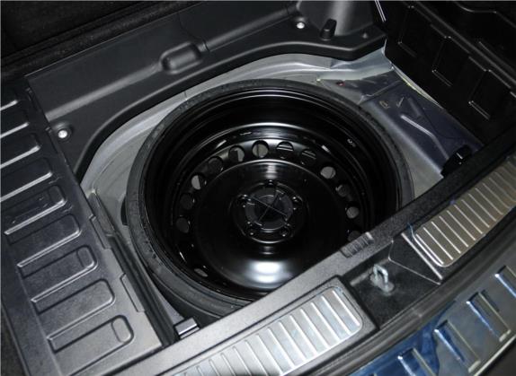 奔驰GLK级 2013款 改款 GLK 300 4MATIC 时尚型 其他细节类   备胎