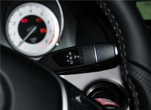 奔驰GLK级 2013款 改款 GLK 300 4MATIC 时尚型 中控类   挡把