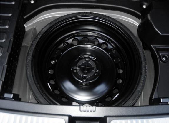 奔驰GLK级 2015款 GLK 260 4MATIC 时尚型 极致版 其他细节类   备胎