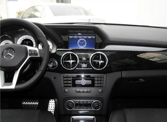 奔驰GLK级 2015款 GLK 300 4MATIC 豪华型 极致版 中控类   中控台