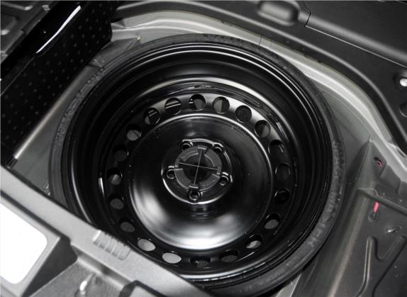 奔驰GLK级 2015款 GLK 300 4MATIC 豪华型 极致版 其他细节类   备胎