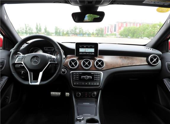 奔驰GLA 2015款 GLA 260 4MATIC 运动型 中控类   中控全图