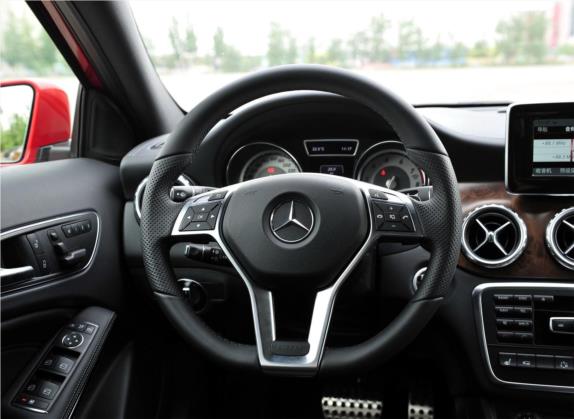 奔驰GLA 2015款 GLA 260 4MATIC 运动型 中控类   驾驶位