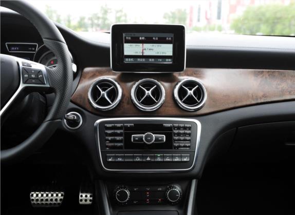 奔驰GLA 2015款 GLA 260 4MATIC 运动型 中控类   中控台