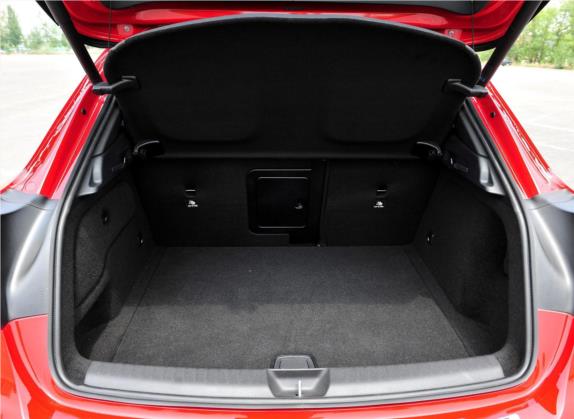 奔驰GLA 2015款 GLA 260 4MATIC 运动型 车厢座椅   后备厢