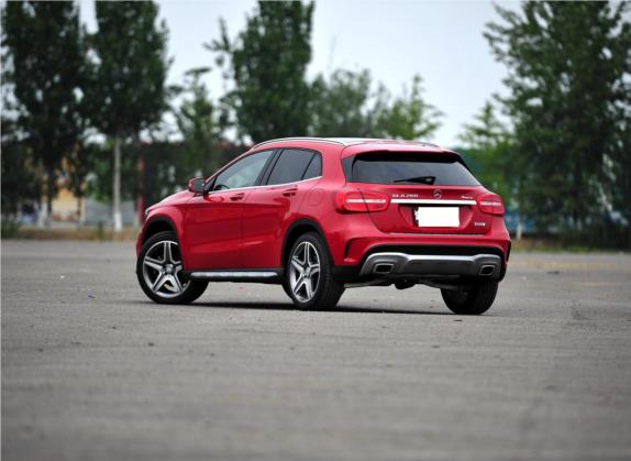 奔驰GLA 2015款 GLA 260 4MATIC 运动型 外观   斜后