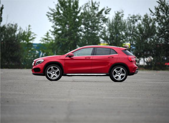 奔驰GLA 2015款 GLA 260 4MATIC 运动型 外观   正侧