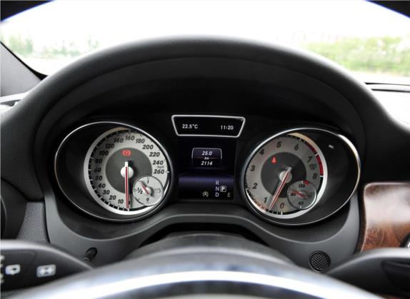 奔驰GLA 2015款 GLA 260 4MATIC 运动型 中控类   仪表盘