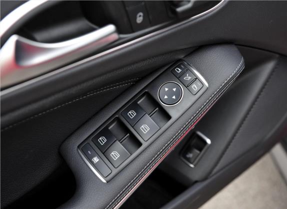 奔驰GLA 2015款 GLA 260 4MATIC 运动型 车厢座椅   门窗控制
