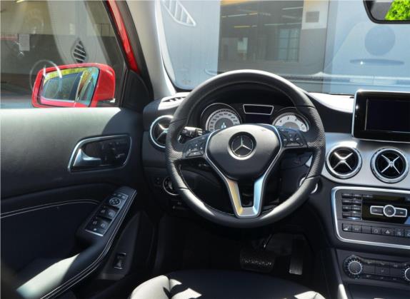 奔驰GLA 2015款 GLA 220 4MATIC 豪华型 中控类   驾驶位
