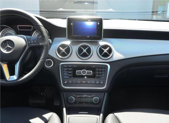 奔驰GLA 2015款 GLA 220 4MATIC 豪华型 中控类   中控台