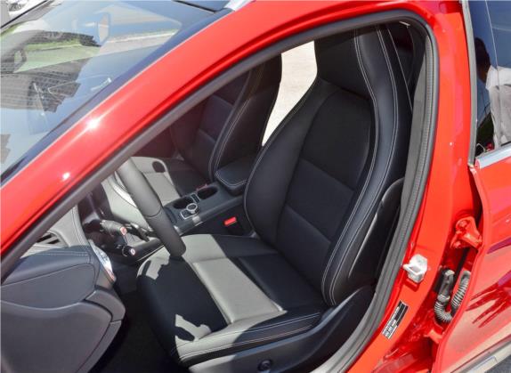 奔驰GLA 2015款 GLA 220 4MATIC 豪华型 车厢座椅   前排空间