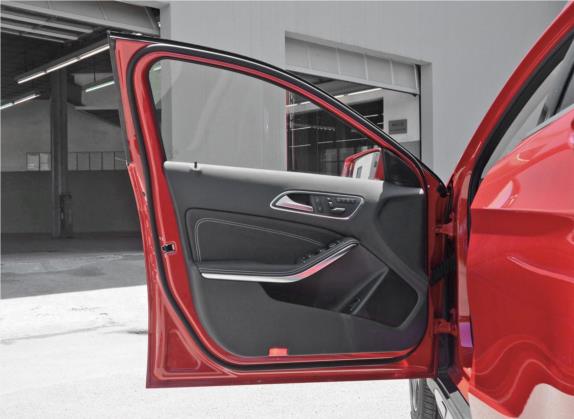 奔驰GLA 2015款 GLA 220 4MATIC 豪华型 车厢座椅   前门板
