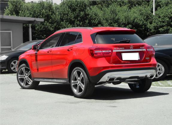 奔驰GLA 2015款 GLA 220 4MATIC 豪华型 外观   斜后
