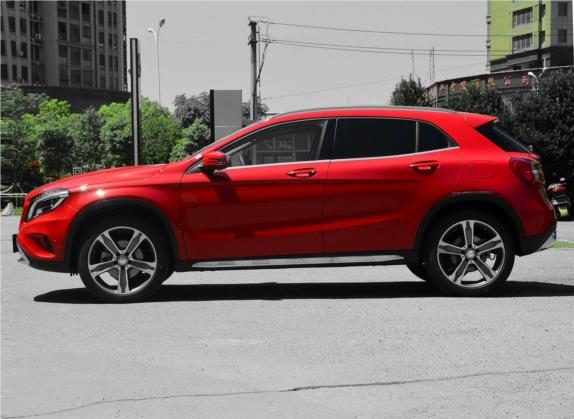奔驰GLA 2015款 GLA 220 4MATIC 豪华型 外观   正侧