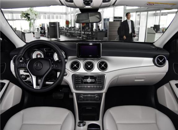 奔驰GLA 2015款 GLA 220 4MATIC 时尚型 中控类   中控全图