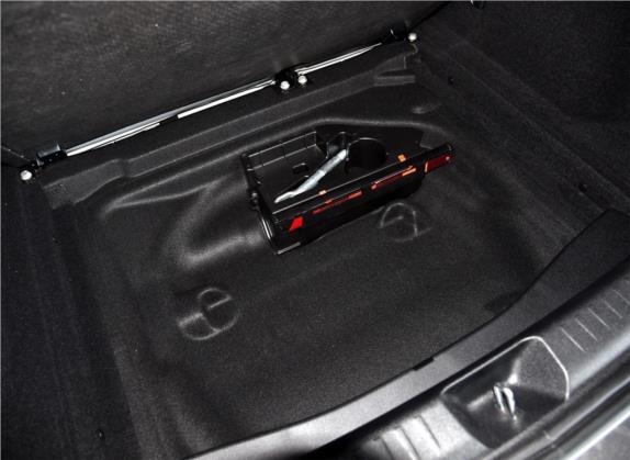 奔驰GLA 2015款 GLA 220 4MATIC 时尚型 其他细节类   备胎