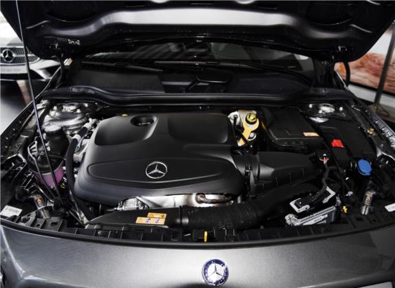 奔驰GLA 2015款 GLA 220 4MATIC 时尚型 其他细节类   发动机舱