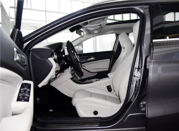 奔驰GLA 2015款 GLA 220 4MATIC 时尚型 车厢座椅   前排空间