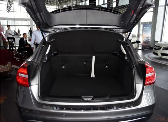 奔驰GLA 2015款 GLA 220 4MATIC 时尚型 车厢座椅   后备厢