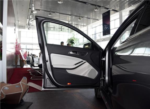 奔驰GLA 2015款 GLA 220 4MATIC 时尚型 车厢座椅   前门板