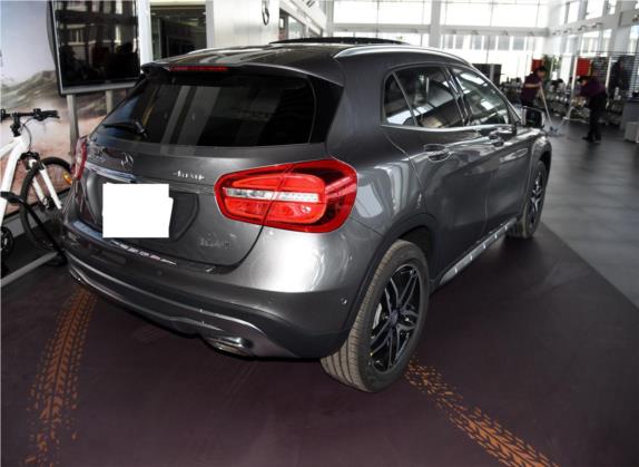 奔驰GLA 2015款 GLA 220 4MATIC 时尚型 外观   斜后