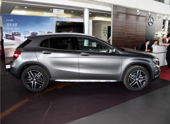 奔驰GLA 2015款 GLA 220 4MATIC 时尚型 外观   正侧