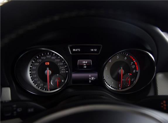 奔驰GLA 2015款 GLA 220 4MATIC 时尚型 中控类   仪表盘