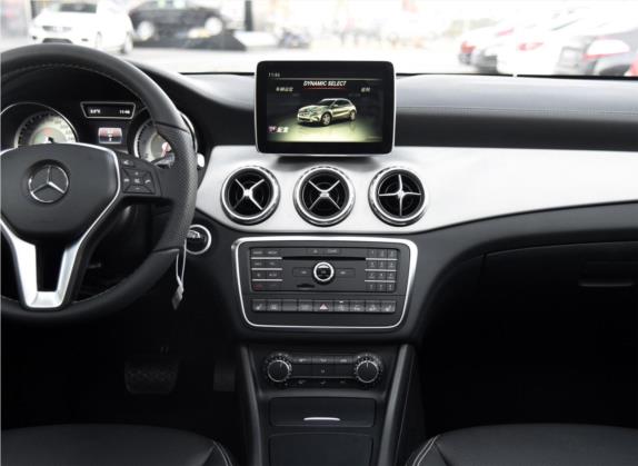 奔驰GLA 2016款 GLA 220 4MATIC 时尚型 中控类   中控台