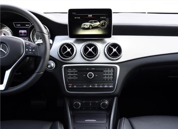 奔驰GLA 2016款 GLA 220 4MATIC 豪华型 中控类   中控台