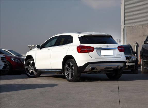 奔驰GLA 2016款 GLA 220 4MATIC 豪华型 外观   斜后