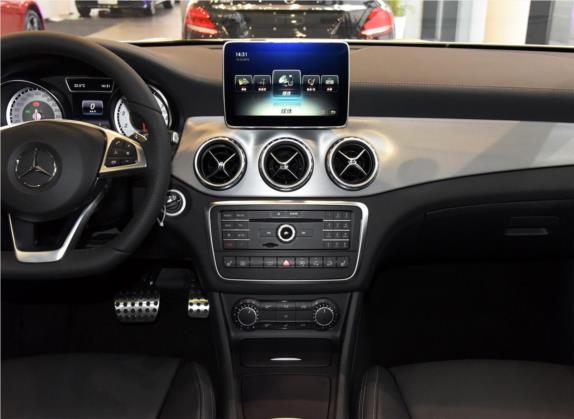 奔驰GLA 2016款 GLA 260 4MATIC 运动型 中控类   中控台