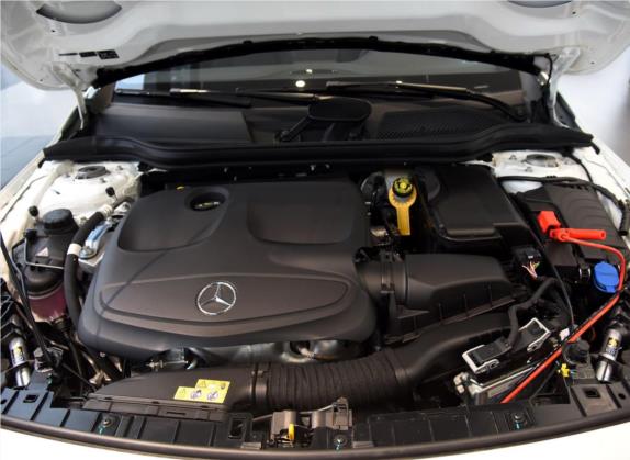 奔驰GLA 2016款 GLA 260 4MATIC 运动型 其他细节类   发动机舱