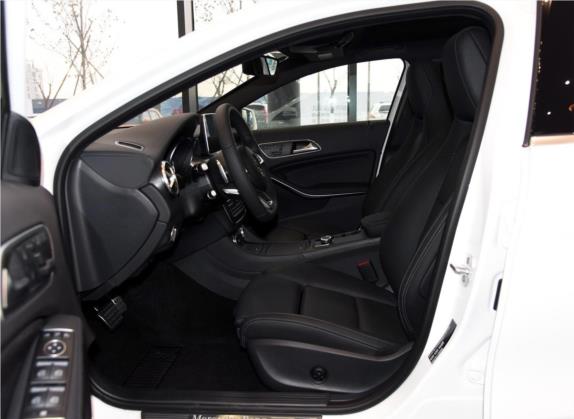 奔驰GLA 2016款 GLA 260 4MATIC 运动型 车厢座椅   前排空间