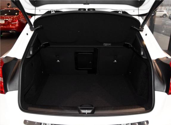 奔驰GLA 2016款 GLA 260 4MATIC 运动型 车厢座椅   后备厢