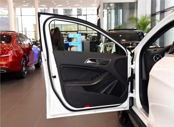 奔驰GLA 2016款 GLA 260 4MATIC 运动型 车厢座椅   前门板