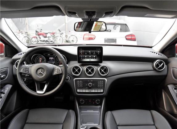 奔驰GLA 2017款 GLA 220 4MATIC 时尚型 中控类   中控全图