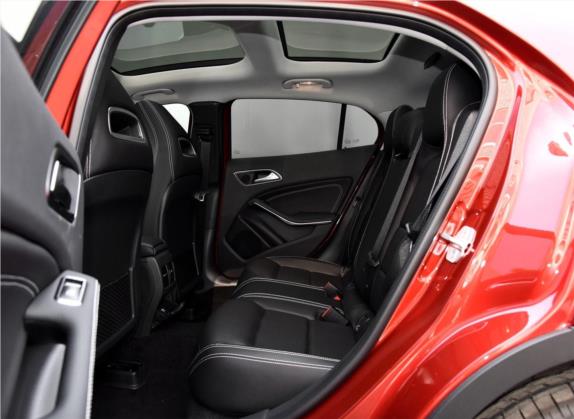 奔驰GLA 2017款 GLA 220 4MATIC 时尚型 车厢座椅   后排空间