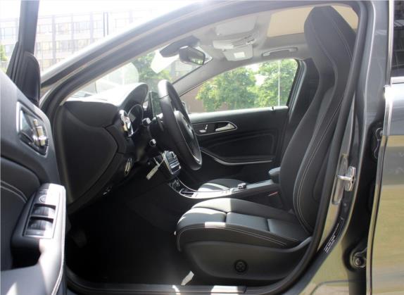 奔驰GLA 2017款 GLA 220 4MATIC 豪华型 车厢座椅   前排空间