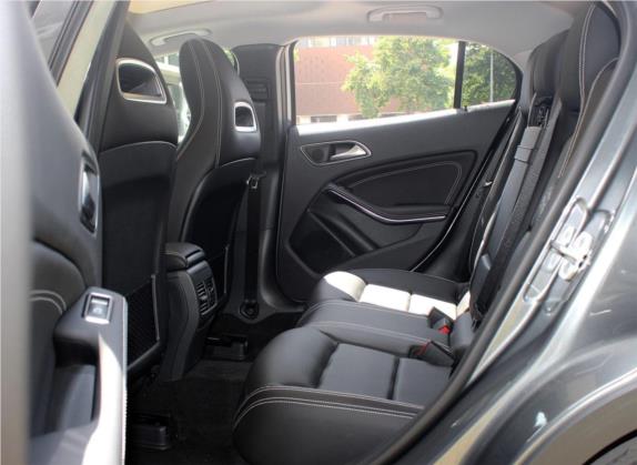 奔驰GLA 2017款 GLA 220 4MATIC 豪华型 车厢座椅   后排空间